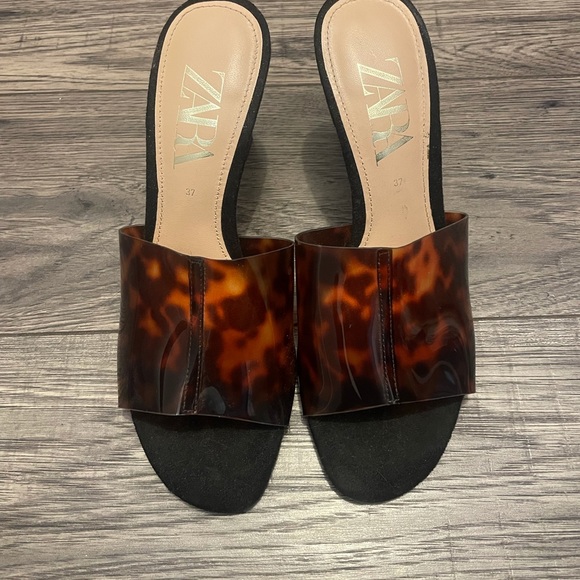 Zara cute slipper - Picture 2 of 2